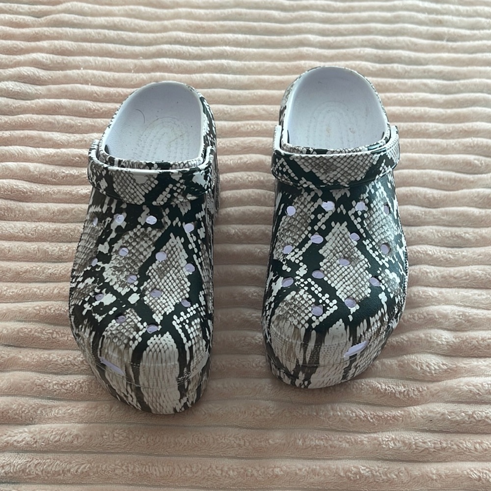 Women nursing  clogs
